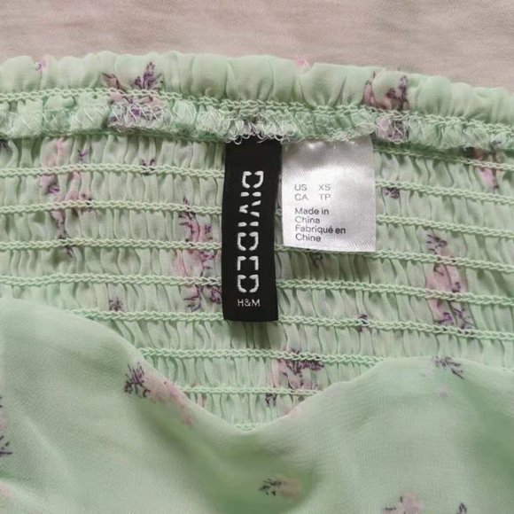 COPY - Puff-sleeved Top - Picture 2 of 3